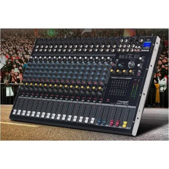 Soundcraft SMX-1600 Professional 16-Channel Audio Mixer with Effects